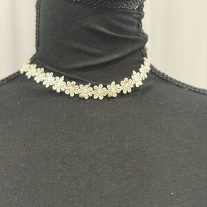 Elegant Floral Choker Necklace